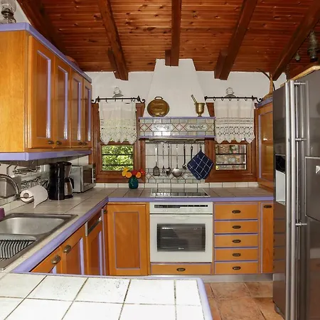 בית נופש Diaporos View House וורוורו